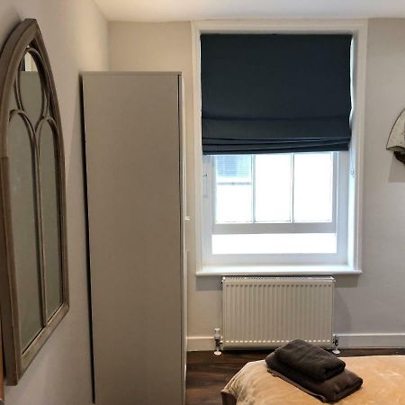 Modern One Bedroom Apartment Near The Seafront Портсмът Екстериор снимка