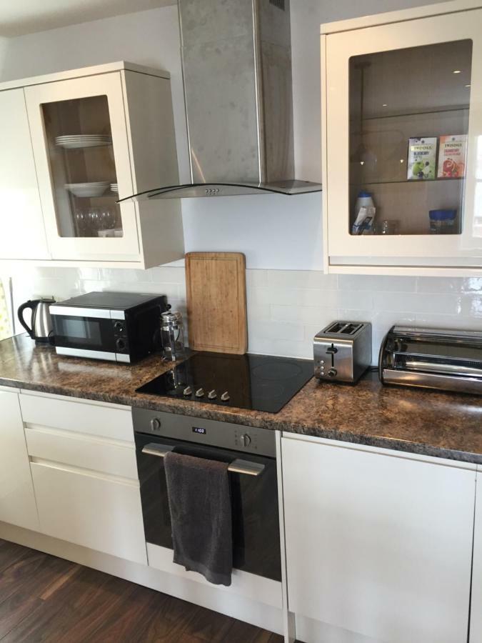 Modern One Bedroom Apartment Near The Seafront Портсмът Екстериор снимка