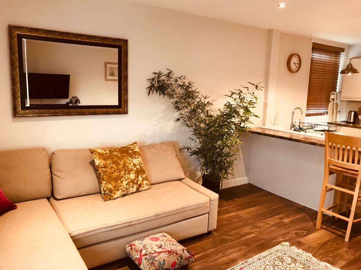 Modern One Bedroom Apartment Near The Seafront Портсмът Екстериор снимка